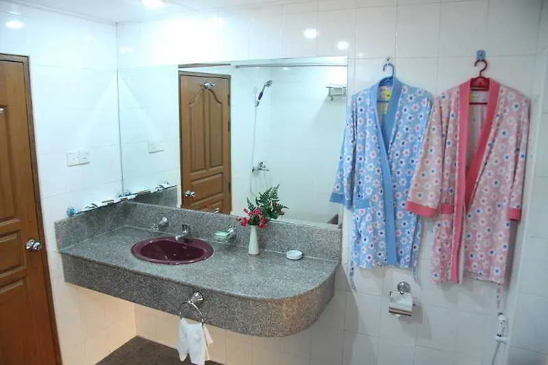 Excel Treasure Hotel Yangon 2*,